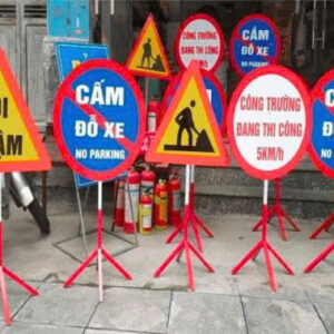 Biển cảnh báo có chân đứng Phan Vũ sản xuất