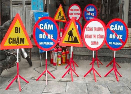 Biển cảnh báo có chân đứng Phan Vũ sản xuất